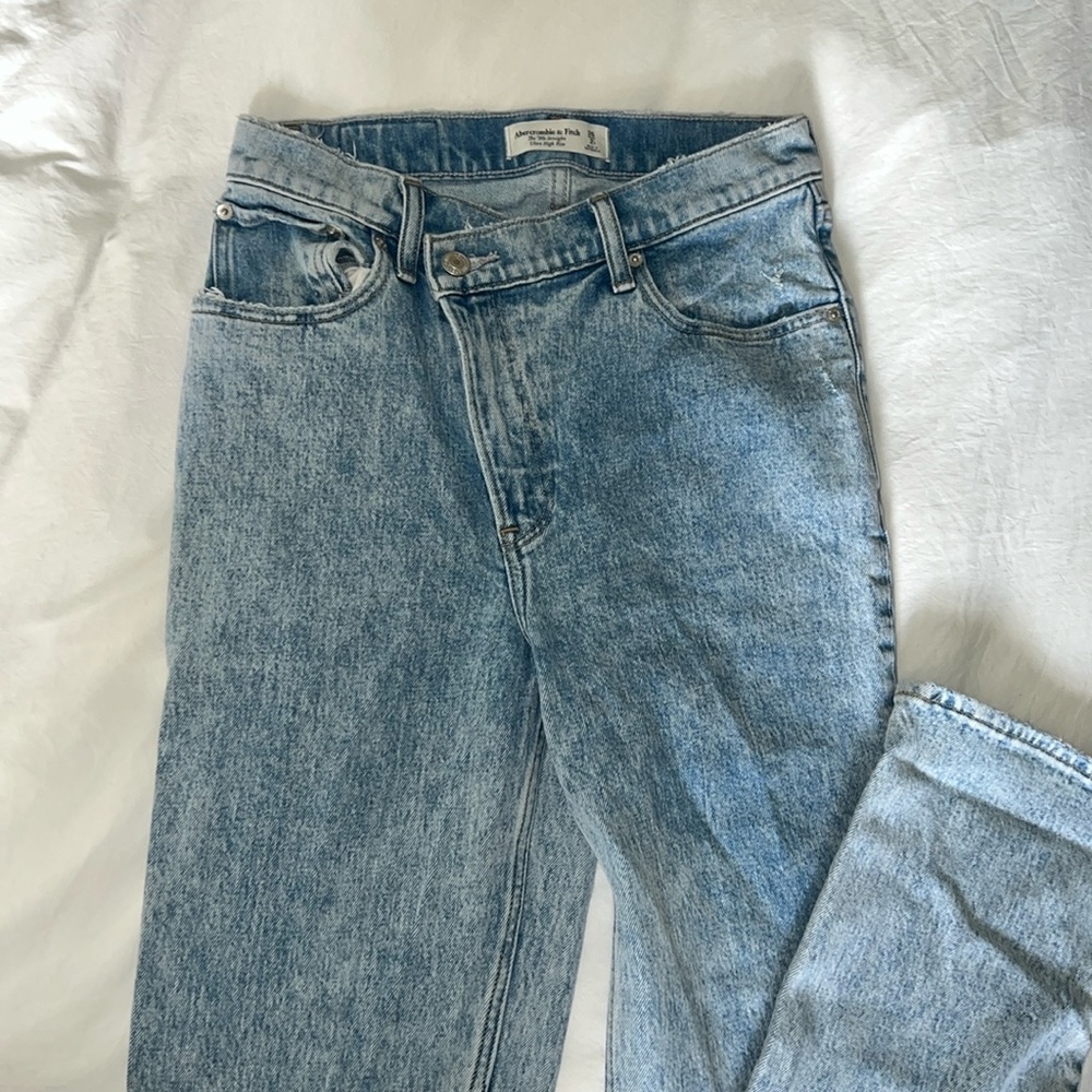 WORN 1x ABERCROMBIE 90s Ultra High Rise Straight Crossover jeans